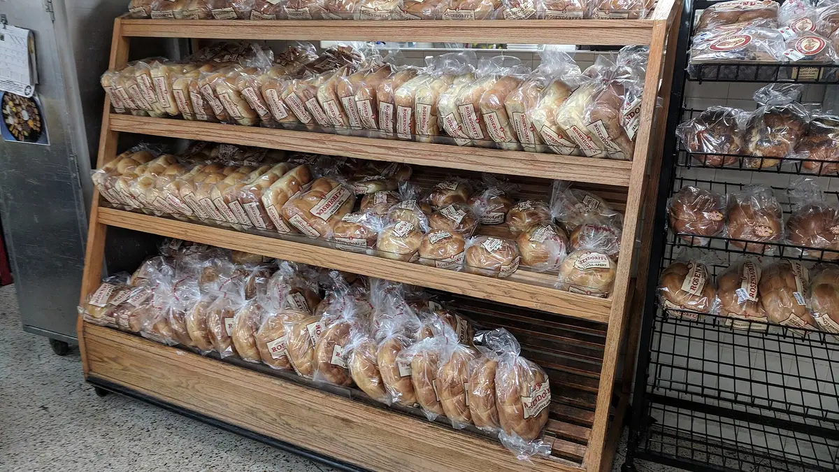 Mortimers Bakery – bakery in Crewkerne town centre